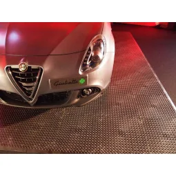 Piastrella in PVC riciclato a incastro autoposante