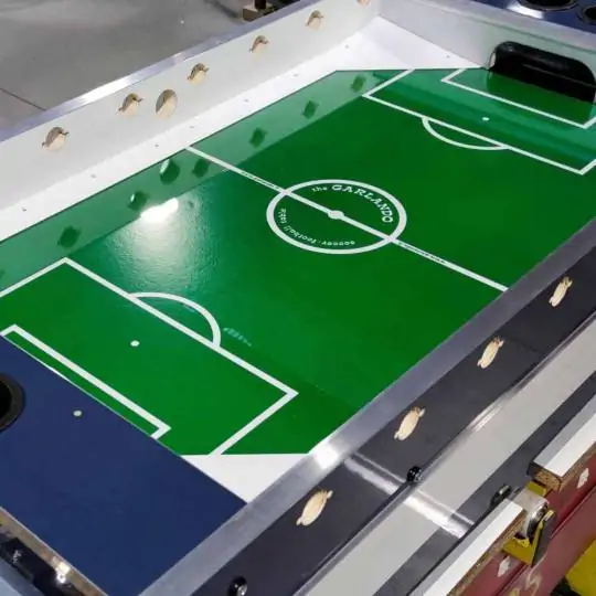 Calciobalilla Deluxe con aste rientranti (Linea bar con gettoniera)
